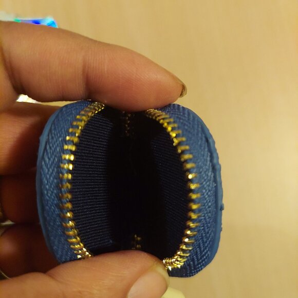 Zip Around Hello Kitty Key Chain - Picture 6 of 7